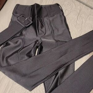 RIDING PANTS WITH BELT NWT